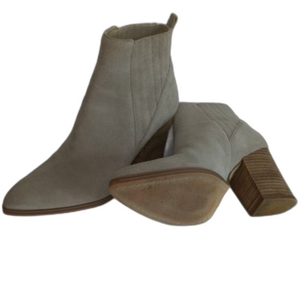 Marc Fisher Alva Suede Beige Pull On Bootie Ankle Height Pointed Toe Size 8.5 - Picture 10 of 10